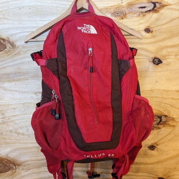 The North Face Tellus 25 Red Backpack Day Pack Hiking Camping Biking Outdoor - Picture 1 of 10